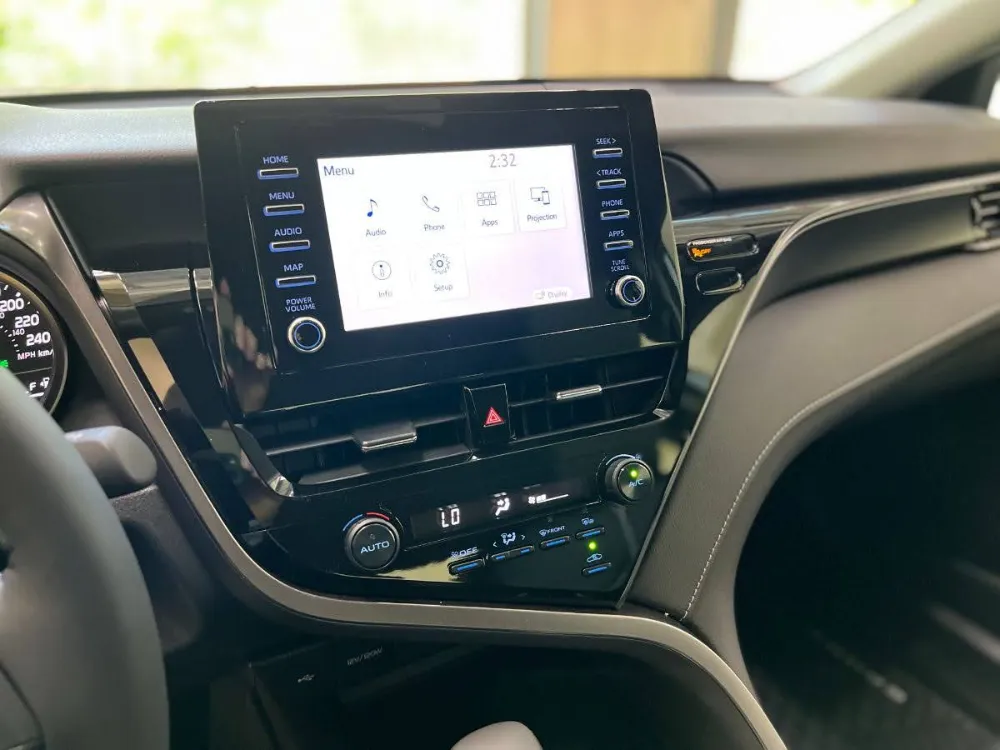 2022 Toyota Camry SE FWD Celestial Silver 12